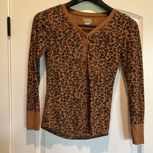 Womens, cheetah print, v-neck, long sleeve shirt